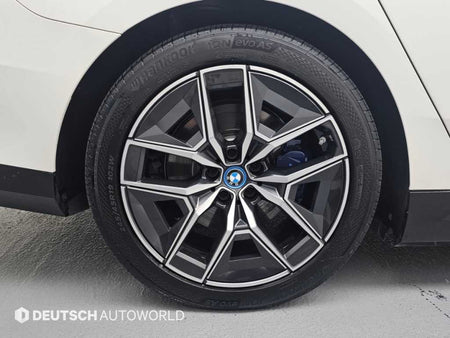 BMW i5 — photo 05