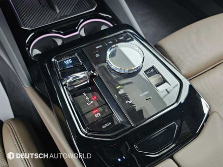 BMW i5 — photo 09