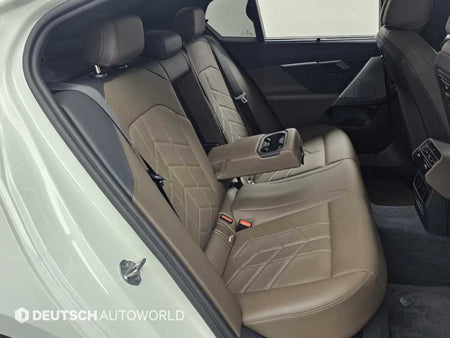BMW i5 — photo 12