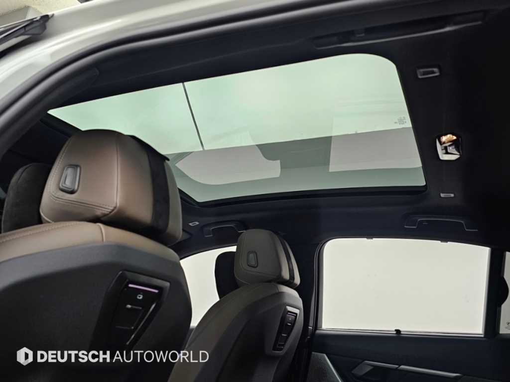 BMW i5 — photo 18