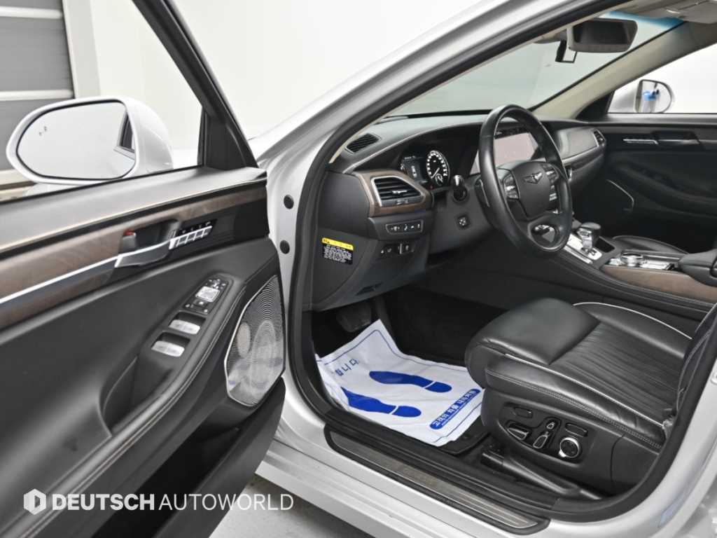 Genesis G90 — photo 10