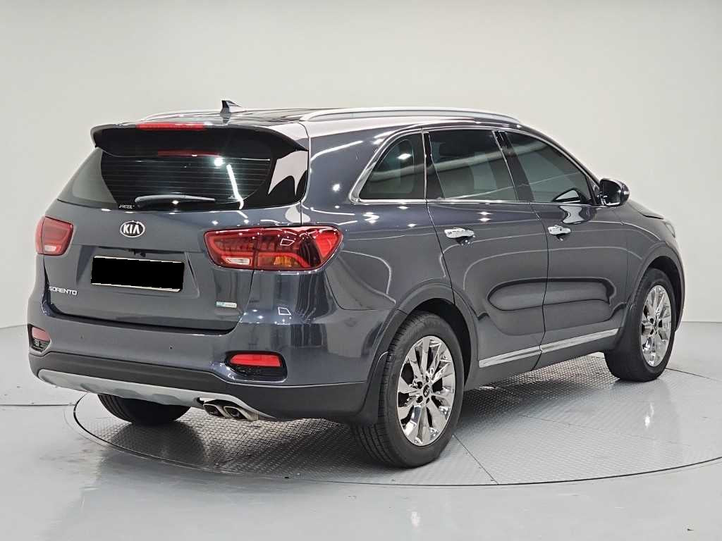 Kia Sorento — photo 04
