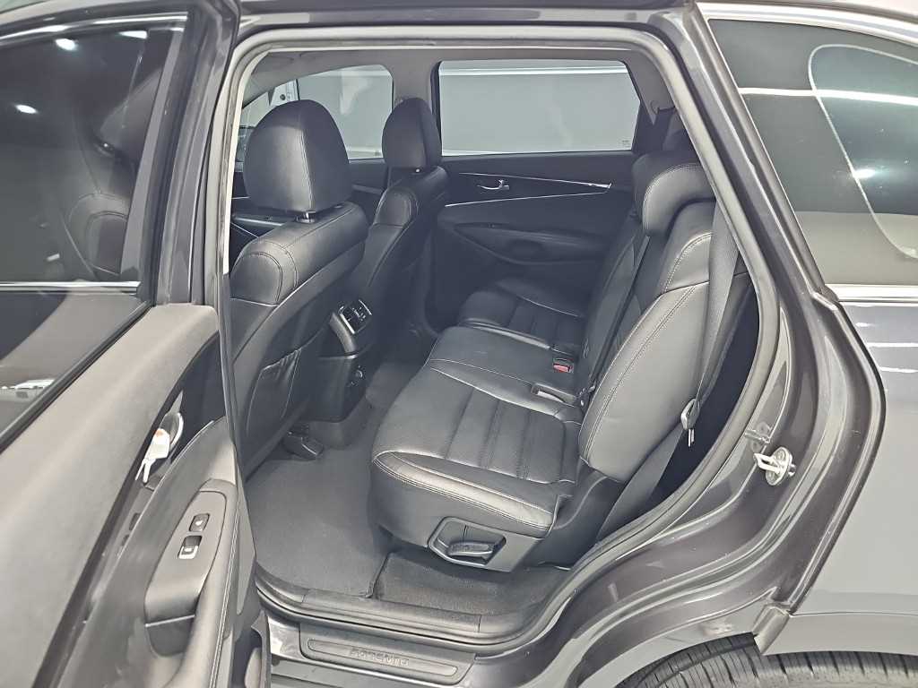 Kia Sorento — photo 12