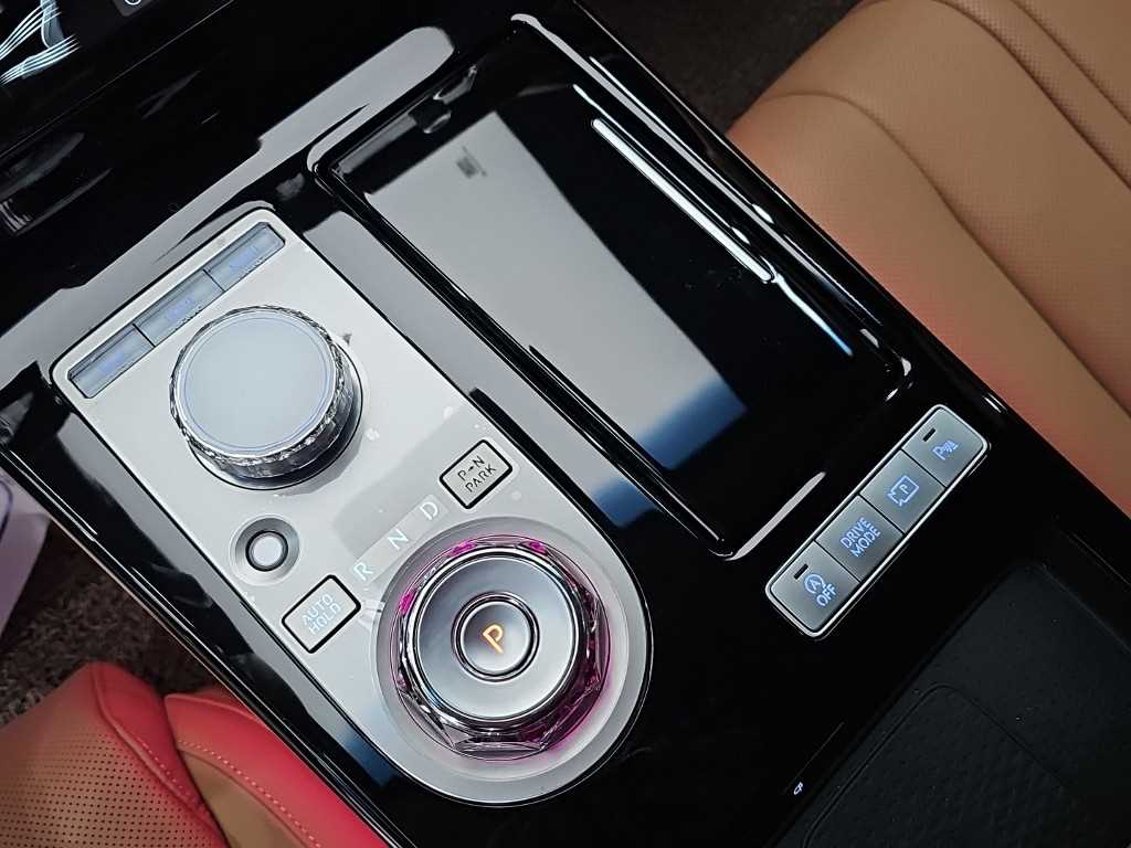 Genesis G80 — photo 08