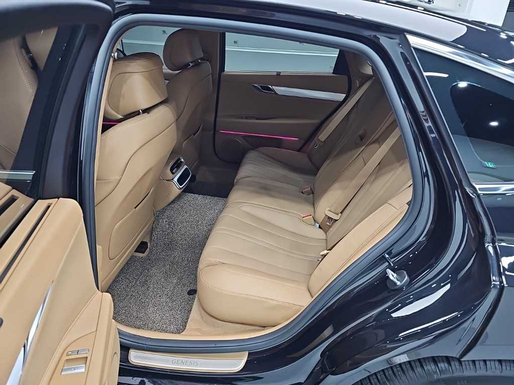 Genesis G80 — photo 12