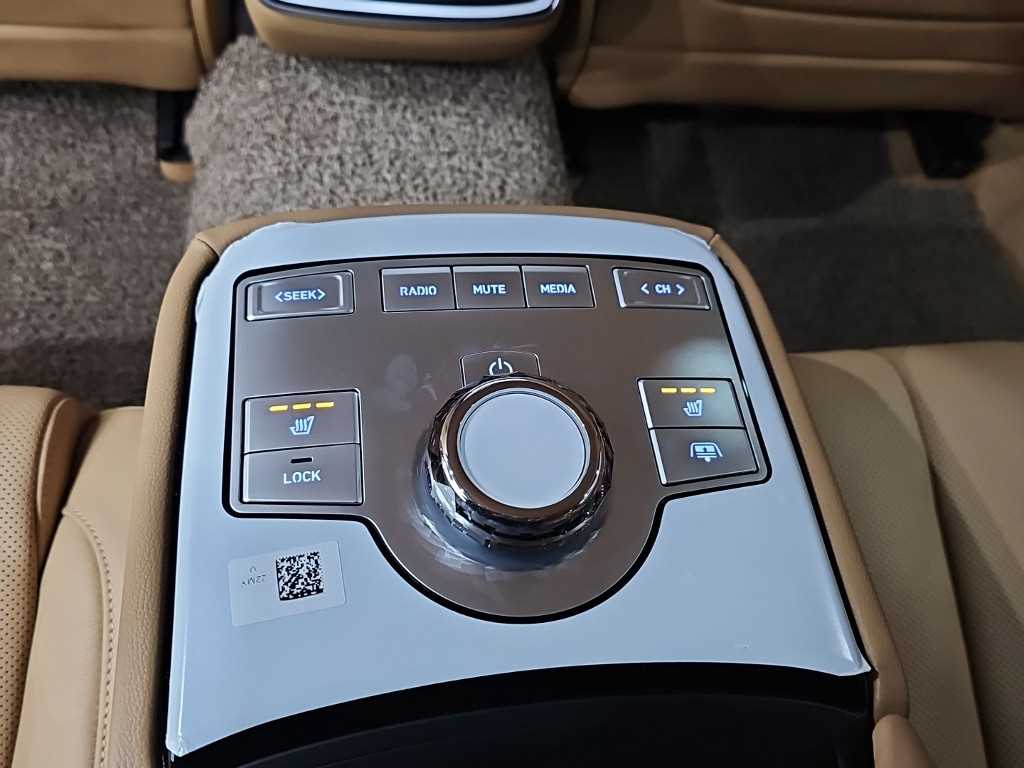 Genesis G80 — photo 15