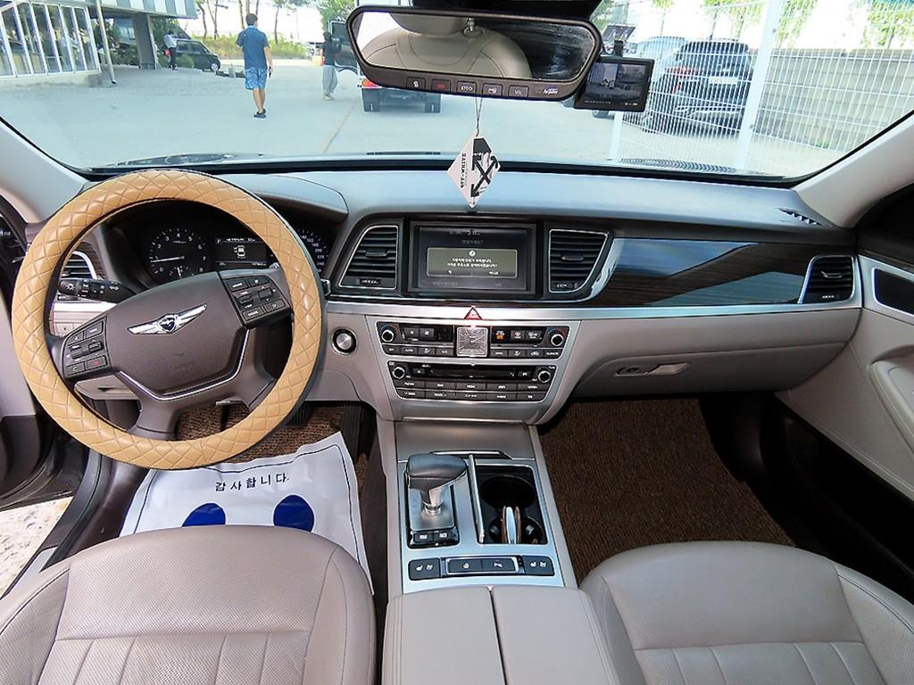 Genesis G80 — photo 07