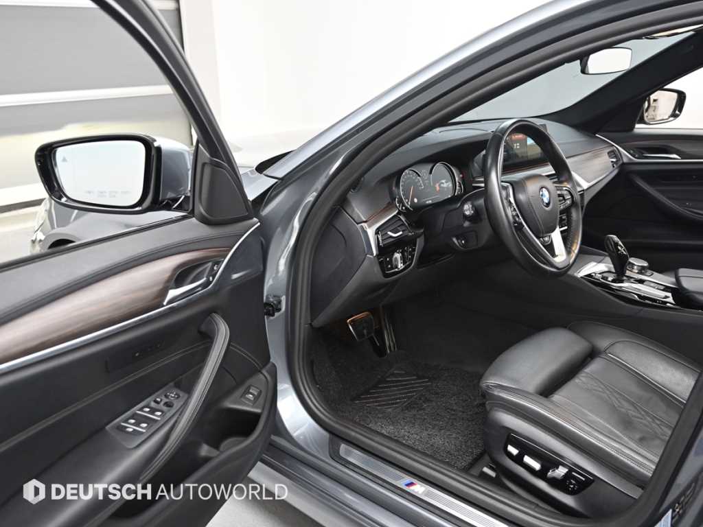 BMW 5-Series — photo 11