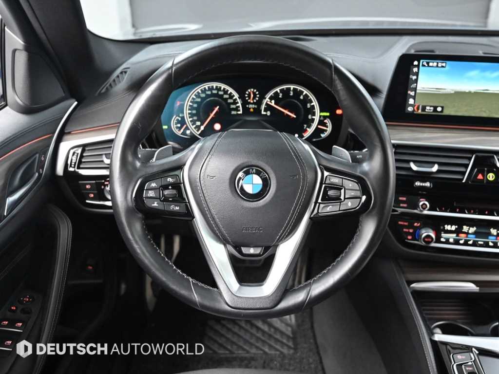 BMW 5-Series — photo 13