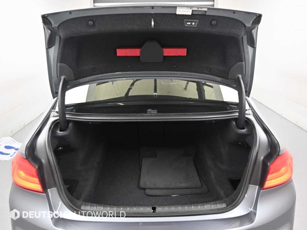 BMW 5-Series — photo 19