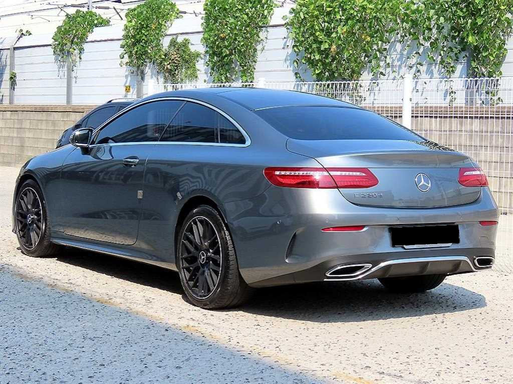 Mercedes-Benz E-Class — photo 03