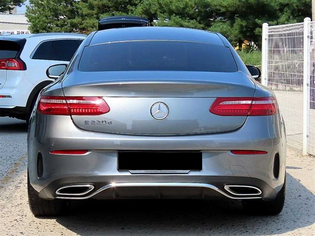 Mercedes-Benz E-Class — photo 04