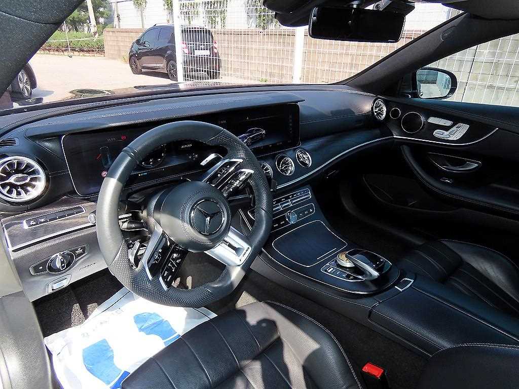 Mercedes-Benz E-Class — photo 07