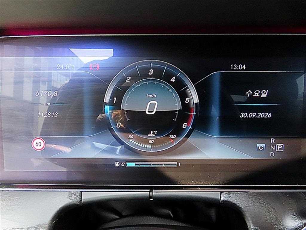 Mercedes-Benz E-Class — photo 09