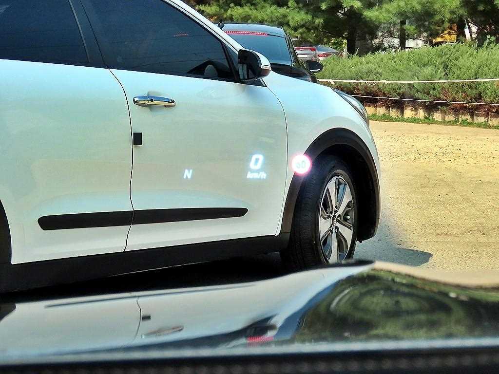 Mercedes-Benz E-Class — photo 10