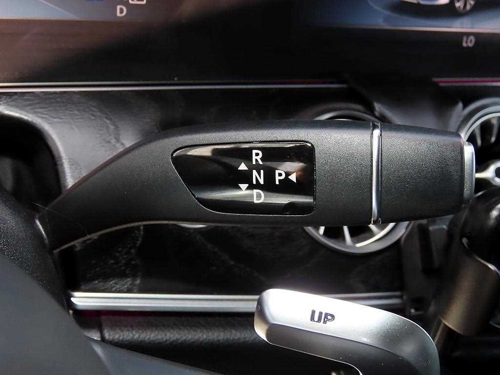 Mercedes-Benz E-Class — photo 11