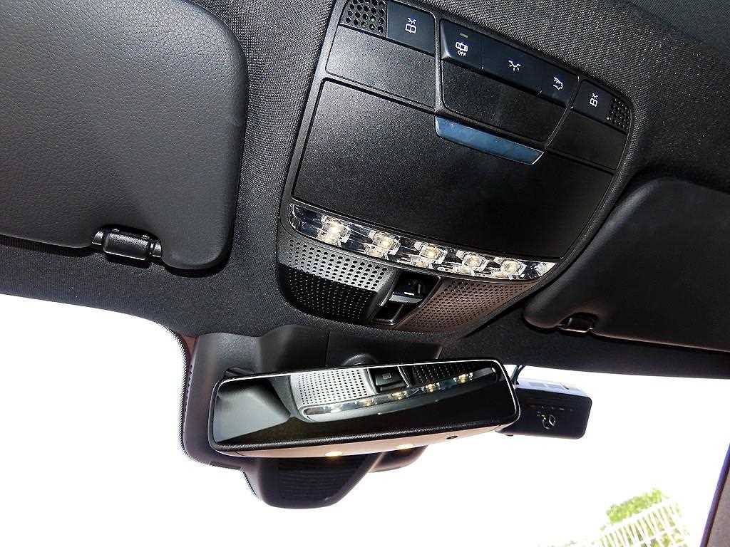 Mercedes-Benz E-Class — photo 16