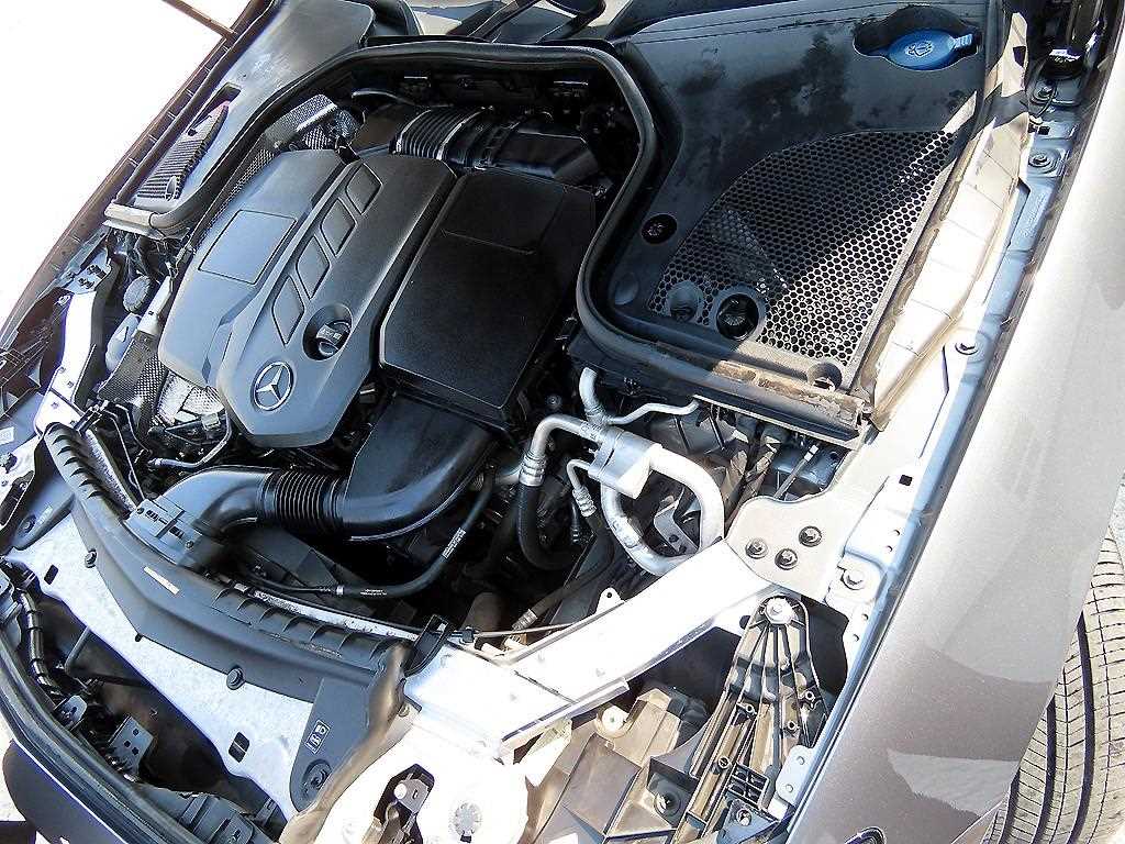 Mercedes-Benz E-Class — photo 19