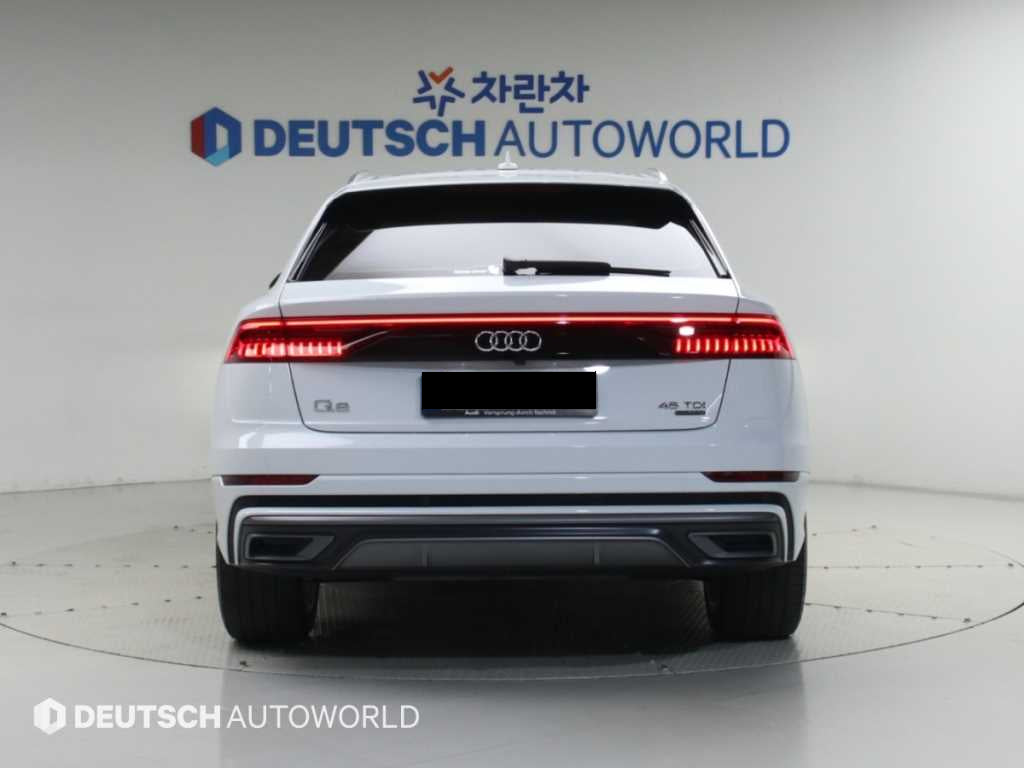 Audi Q8 — photo 04