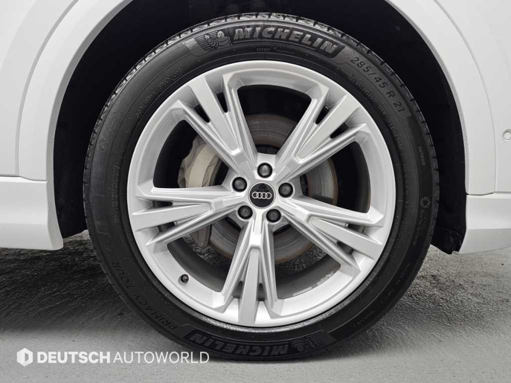 Audi Q8 — photo 05