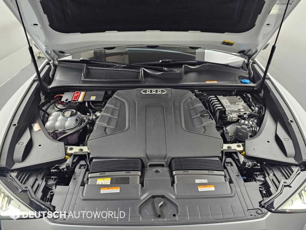 Audi Q8 — photo 06