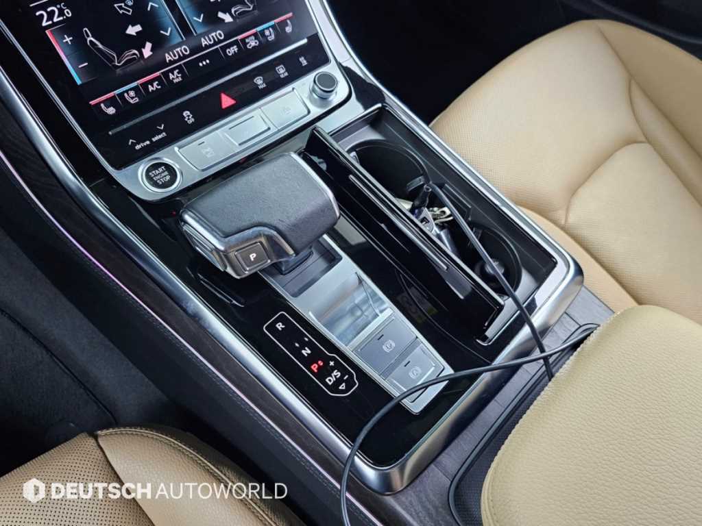 Audi Q8 — photo 09
