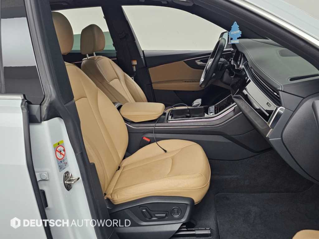 Audi Q8 — photo 10