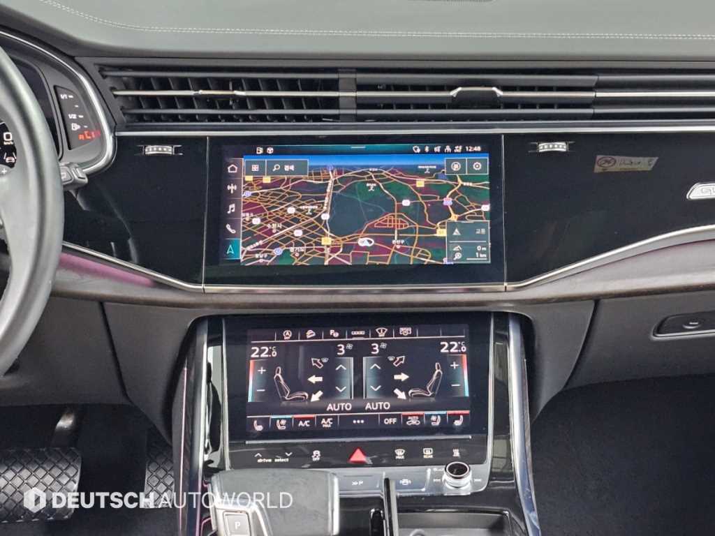 Audi Q8 — photo 14