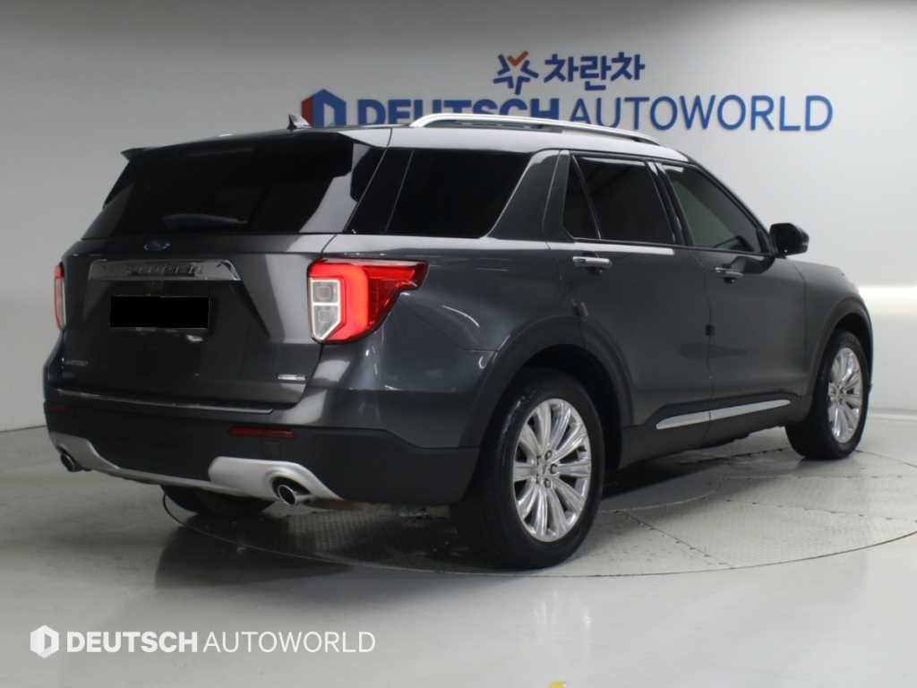 Ford Explorer — photo 02