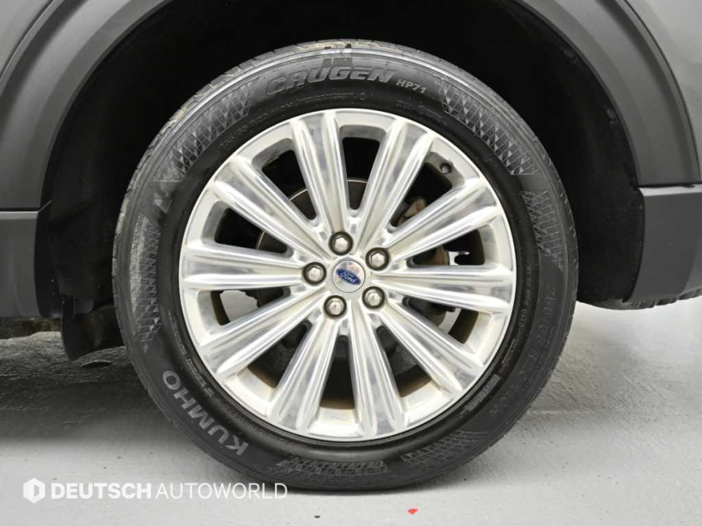 Ford Explorer — photo 05