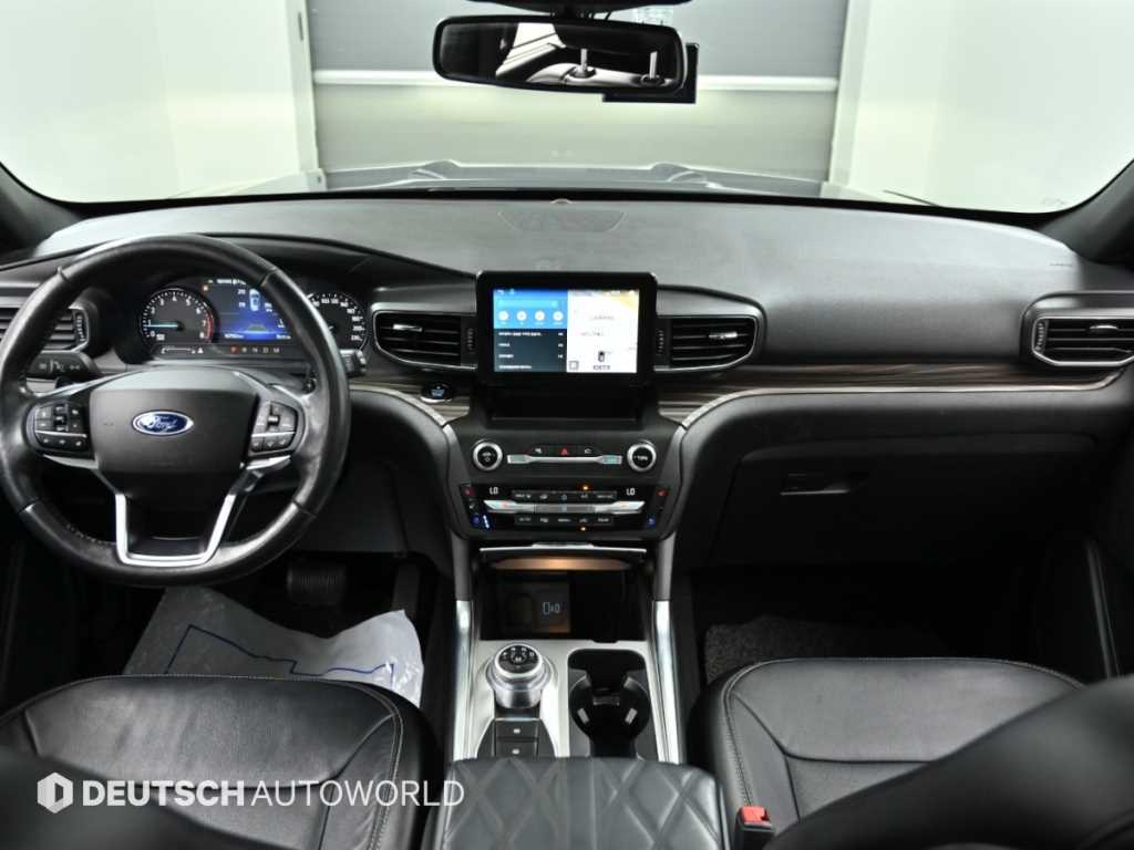 Ford Explorer — photo 07