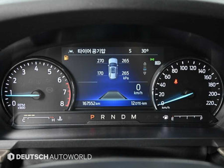Ford Explorer — photo 08