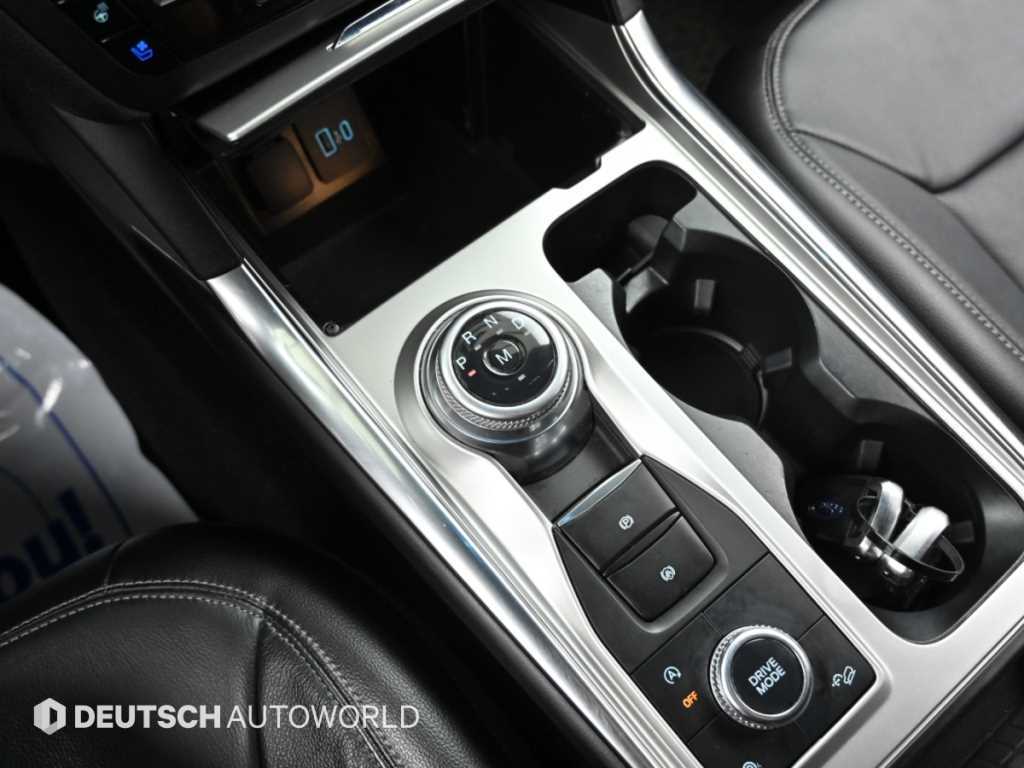 Ford Explorer — photo 09