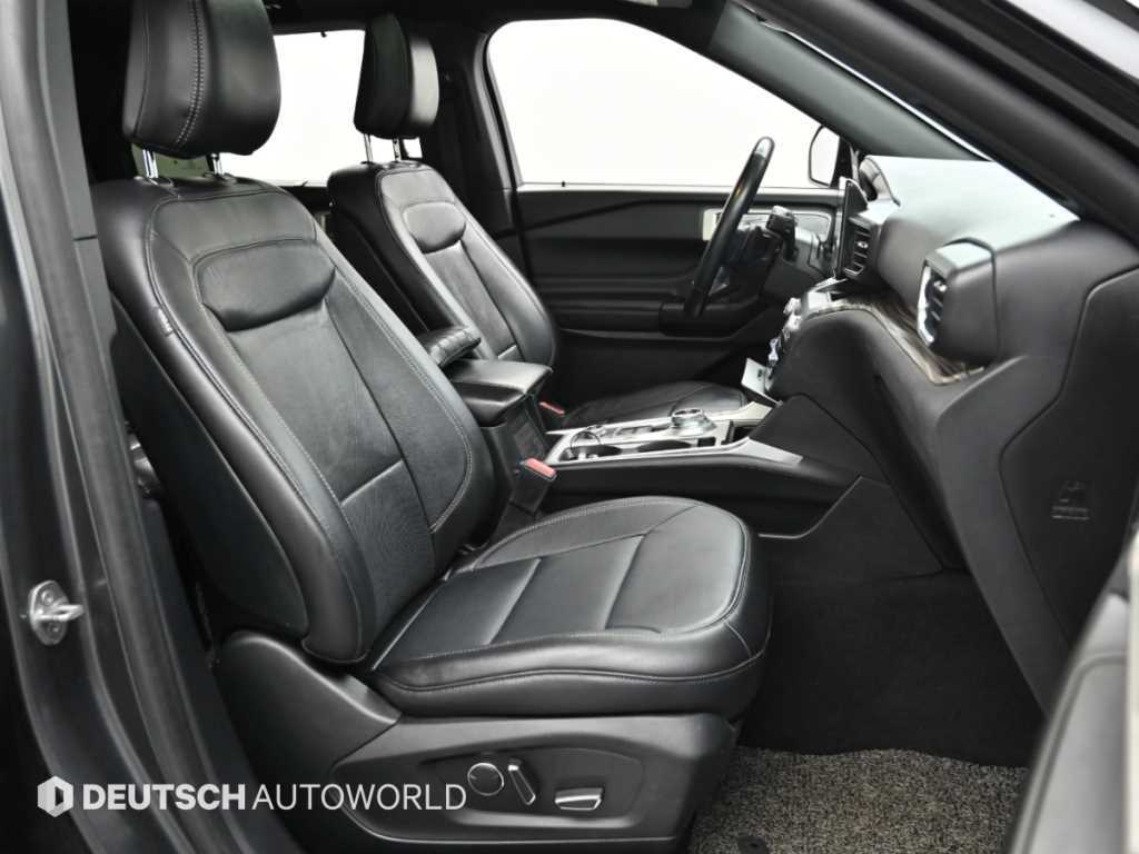 Ford Explorer — photo 10
