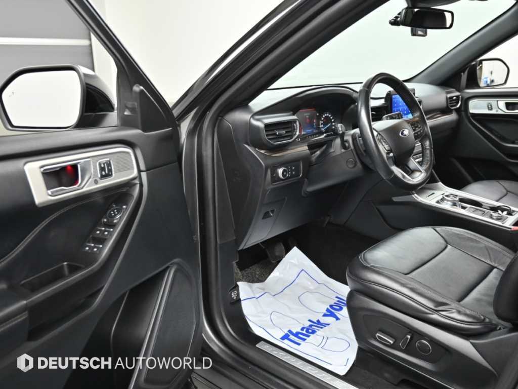 Ford Explorer — photo 11