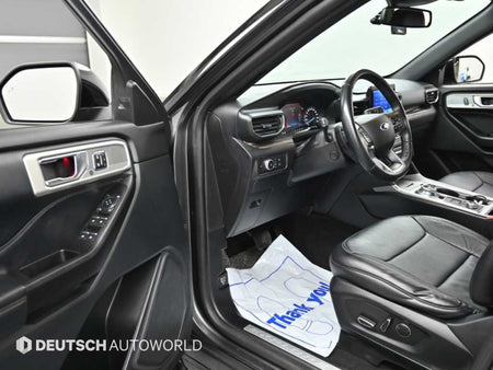 Ford Explorer — photo 11