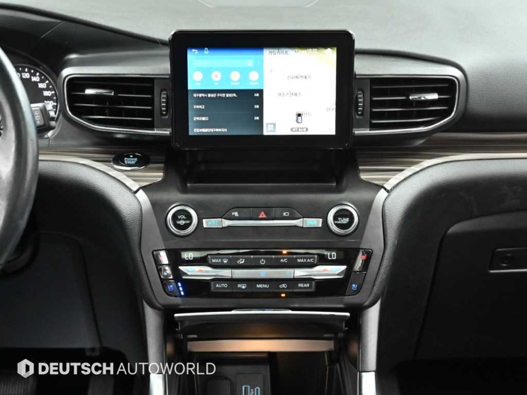 Ford Explorer — photo 14