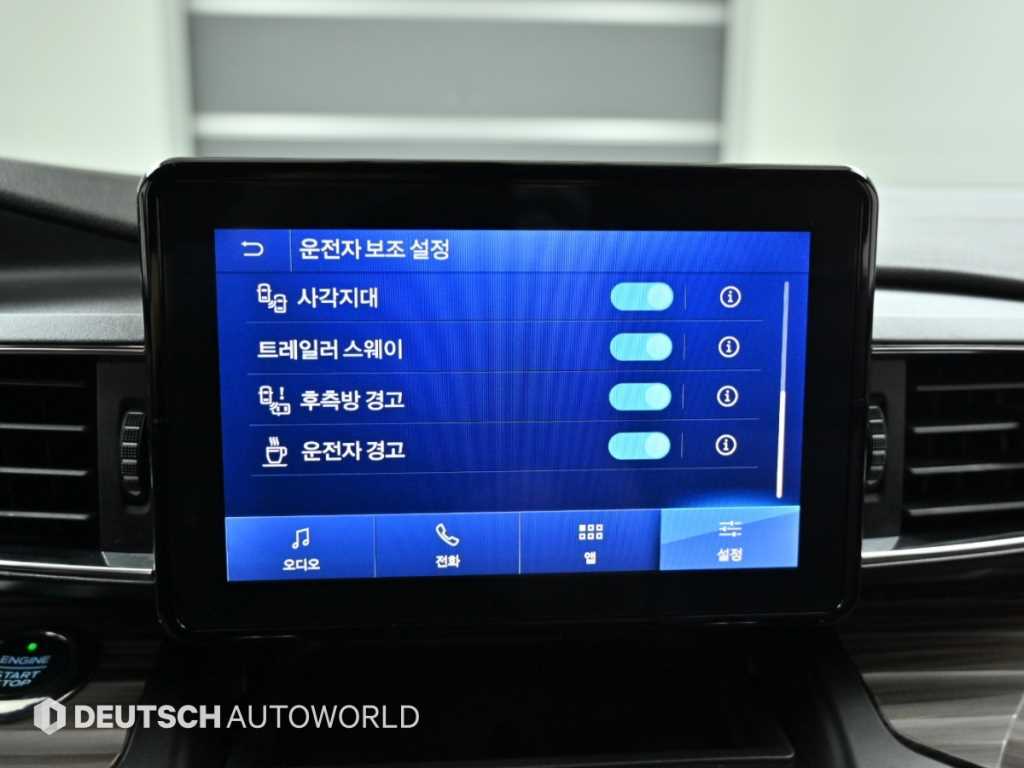 Ford Explorer — photo 17