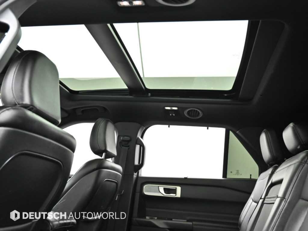 Ford Explorer — photo 18