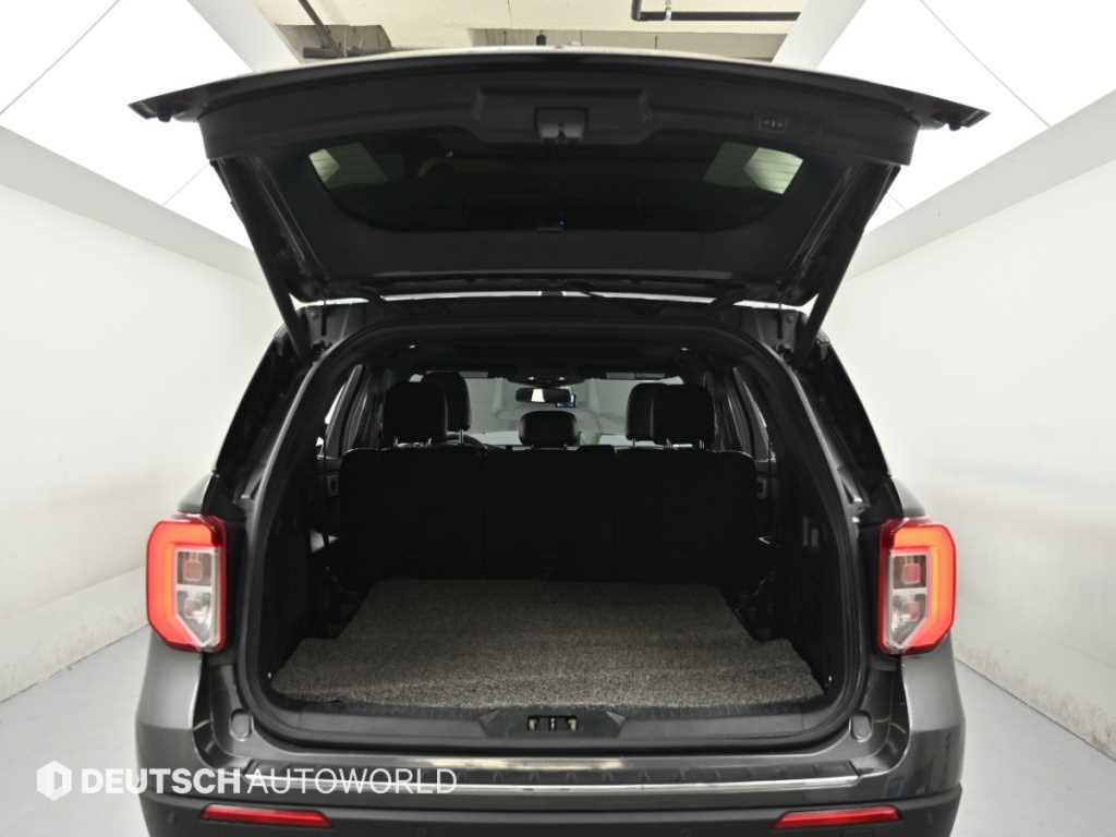 Ford Explorer — photo 19