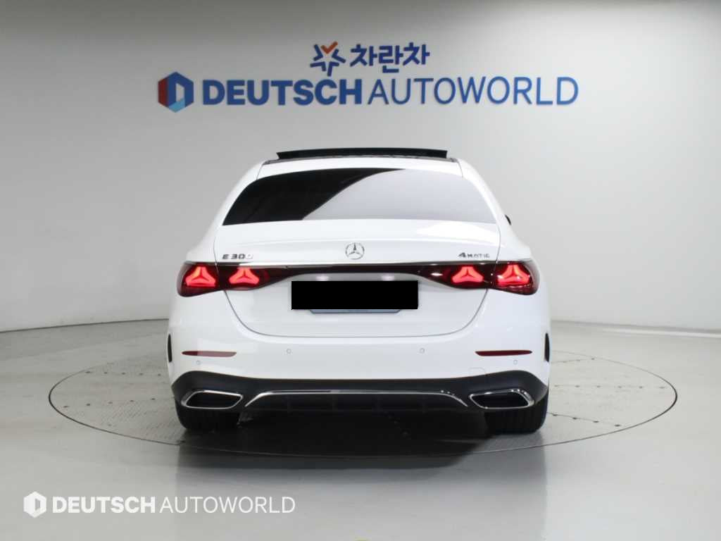 Mercedes-Benz E-Class — photo 04