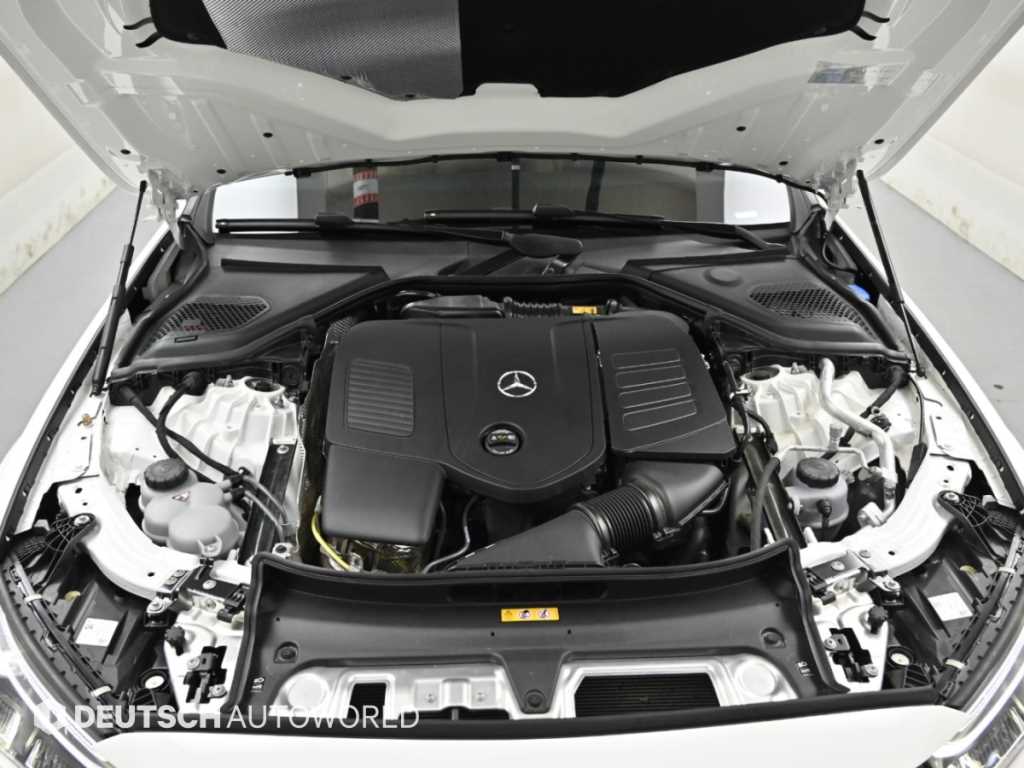 Mercedes-Benz E-Class — photo 05