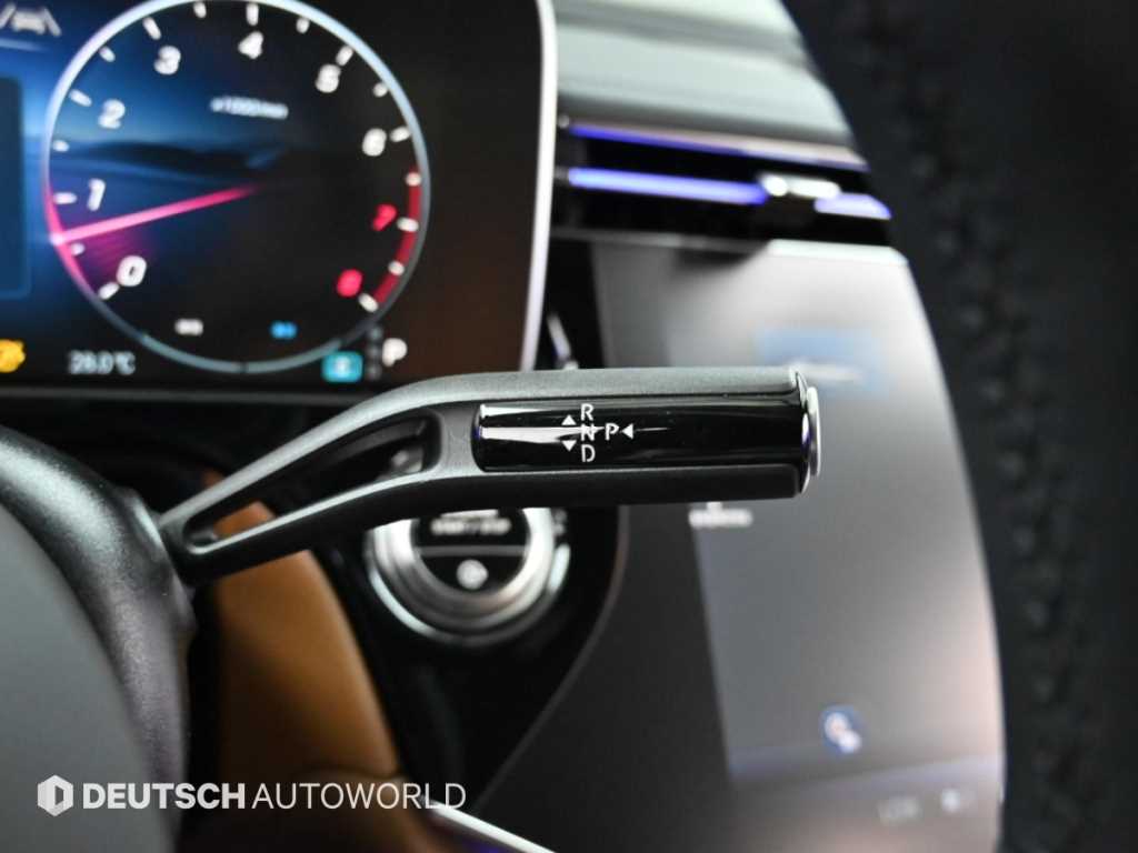 Mercedes-Benz E-Class — photo 08