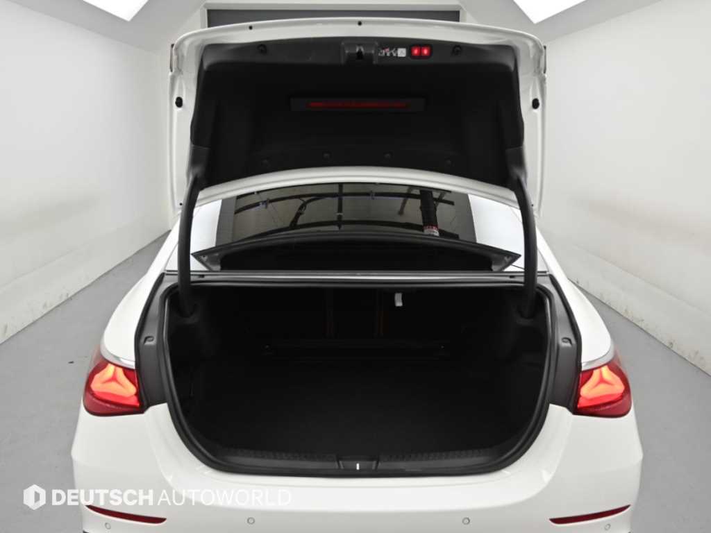 Mercedes-Benz E-Class — photo 18