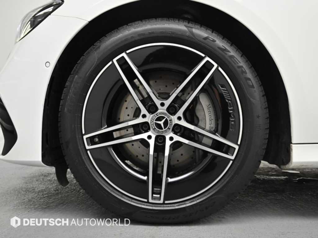 Mercedes-Benz E-Class — photo 20