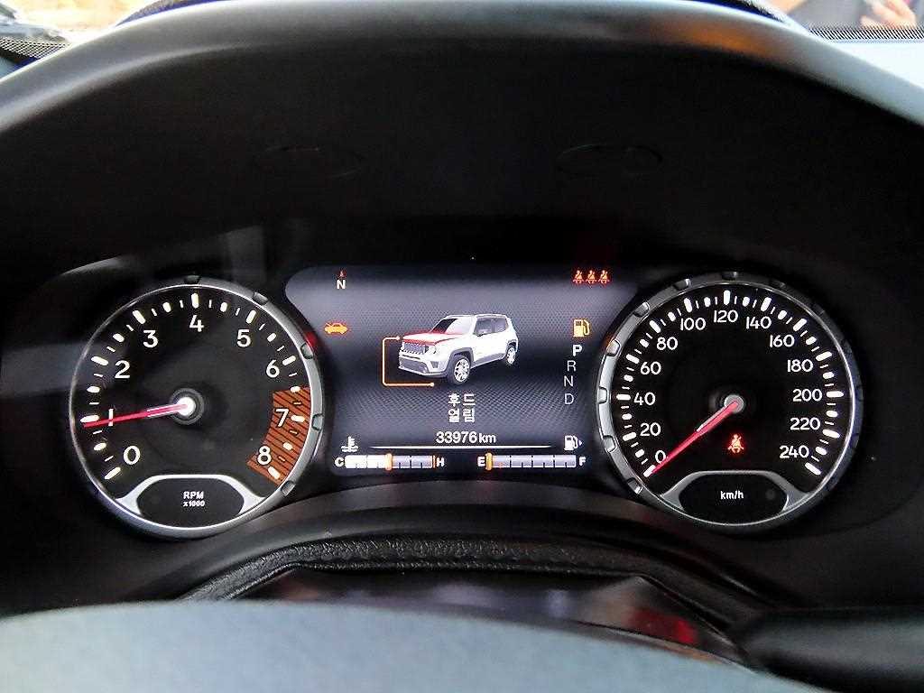 Jeep Renegade — photo 09