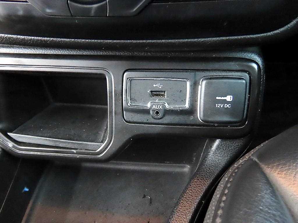 Jeep Renegade — photo 12