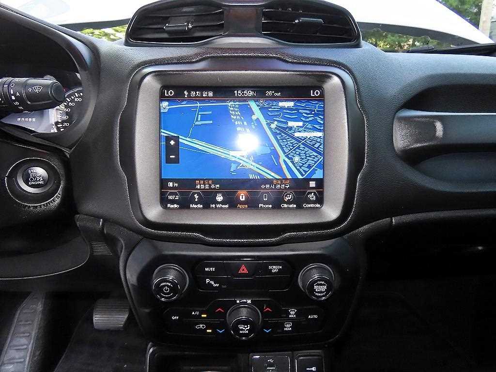 Jeep Renegade — photo 13