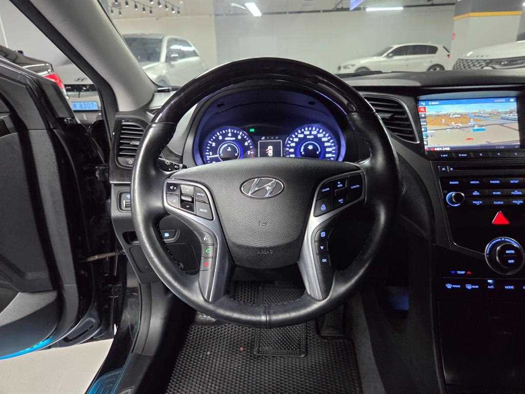 Hyundai Grandeur — photo 11