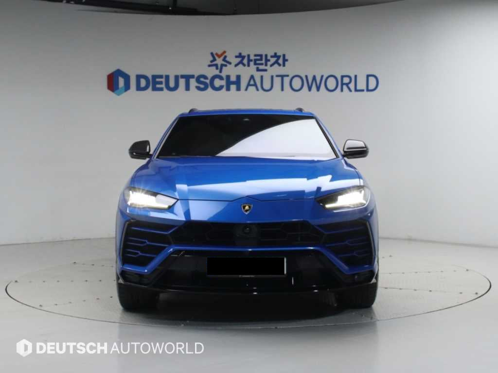 Lamborghini Urus — photo 01